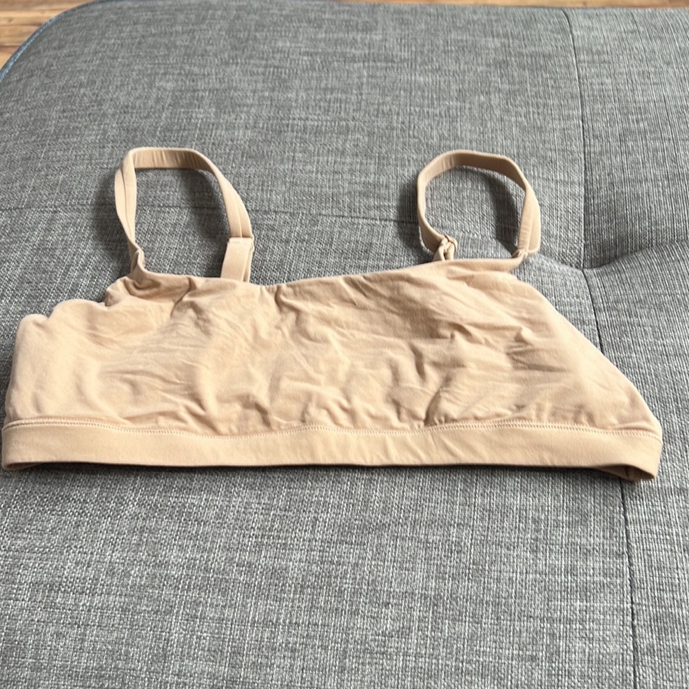 Skims Scoop Neck Bra - Picture 11 of 12
